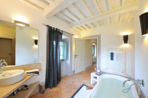 Il Cornello - The modern luxurious bathrooms all have Travertine basins and showers.