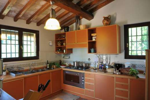 L'Olmo - A well equipped kitchen.