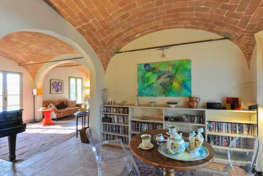 La Badiole - Vaulted ceilings in the openplay living area