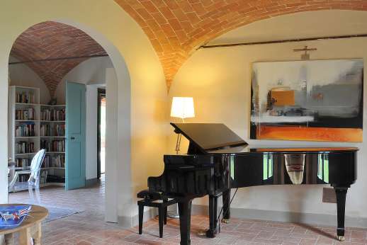 La Badiole - Grand piano on the ground floor