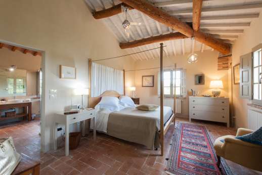La Badiole - Air-conditioned master double bedroom with an ensuite bathroom