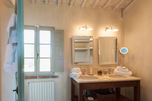 La Badiole - Ensuite bathroom with shower