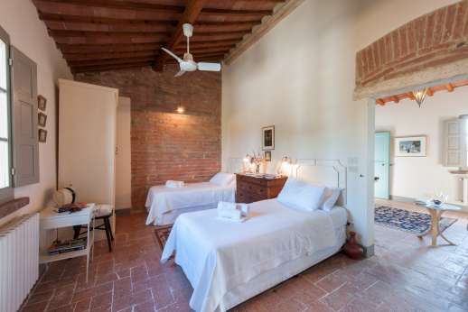 La Badole - First floor air-conditioned twin bedroom [convertible to double] wih an ensuite bathroom with shower.