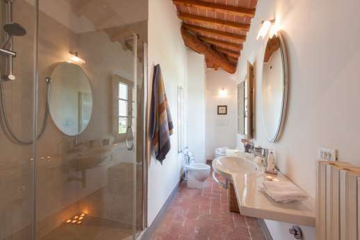 La Badiole - Ensuite bathroom with shower
