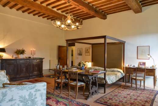 La Fattoria di Sarteano -  Double bedroom with a four-poster bed and a large ensuite bathroom with bath