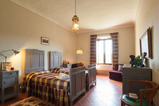 La Fattoria di Sarteano - Twin bedroom and a bathroom with bath