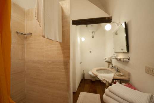 La Fattoria di Sarteano - Bathroom and shower
