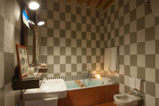 La Fattoria di Sarteano - Bathroom with bath