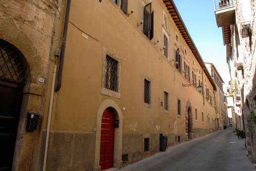 La Fattoria di Sarteano - The side of the villa exits into the village