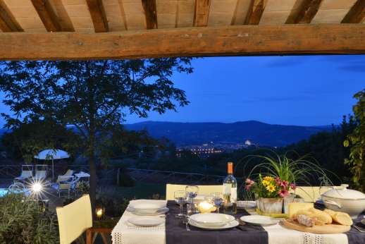 La Grande Quercia - Orvieto lights up in the evening.