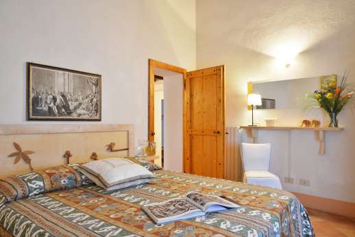 La Grande Quercia - Air conditioned double bedroom with en suite bathroom.