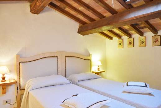La Grande Quercia - Air conditioned mezzanine bedroom with bathroom with bath