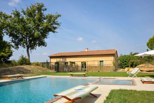 La Magione - The one-storey house – which looks far smaller than it is - boasts large, high-ceilinged rooms with over sized glass doors opening to the garden.