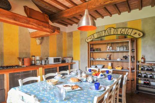 La Magione - The kitchen and dining room.