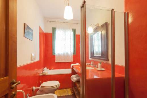 La Magione - Ensuite bathroom.