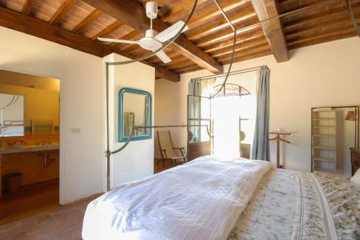 La Magione - The double bedroom with en suite bathroom.