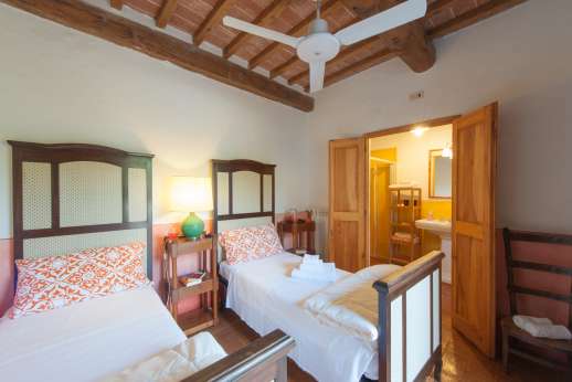 La Magione - Twin bedroom, all bedrooms have private or en suite bathrooms.