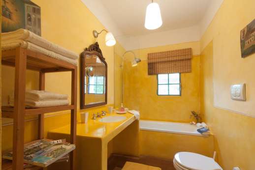 La Magione - Another of the bathrooms at La Magione.