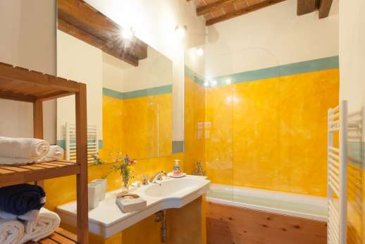 La Magione - Bathroom with bath and shower