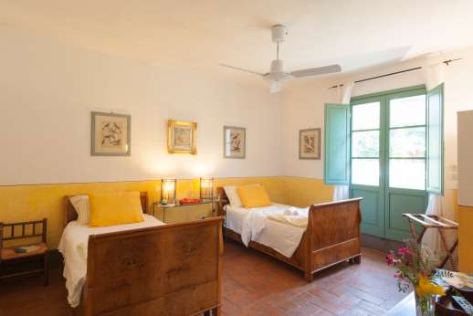 La Magione - Accessible from the garden only the twin bedroom with an ensuite bathroom with shower