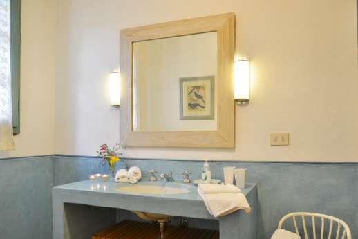 La Magione - The en suite bathroom.