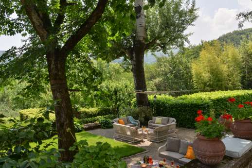 La Villa Di Petroio - Outsite seating area between the villa and the pool