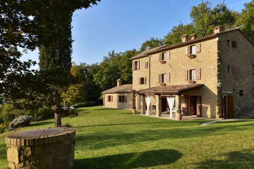 Le Gorgacce - Le Gorgacce set within a private 5 hectare estate surrounded by woodland and views of the hilly countryside.