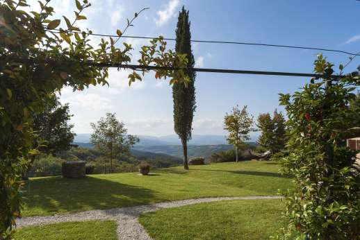 Le Gorgacce - Set on a hillside surrounded by a well kept garden.