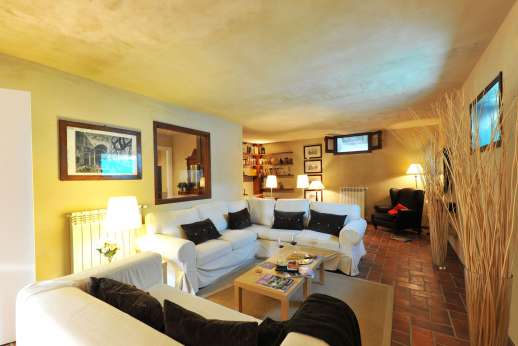 Le Gorgacce - The pool house lower ground floor sitting room.