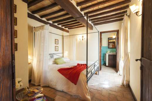 Le Gorgacce - One of the double bedrooms all with en suite bathrooms.