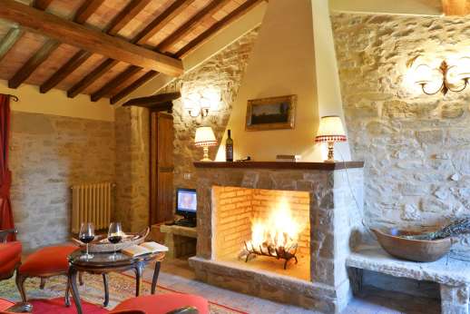 Le Gorgacce - Working fireplaces on each floor.