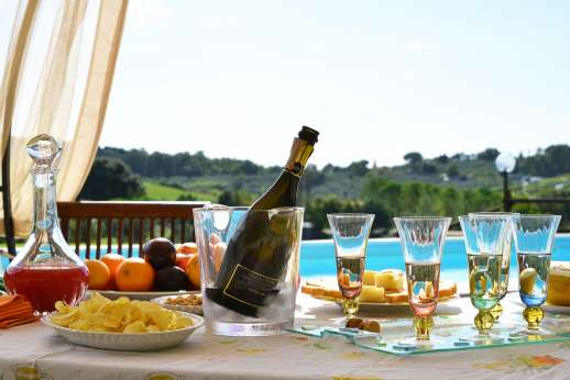 Montaspro - Poolside refreshments.