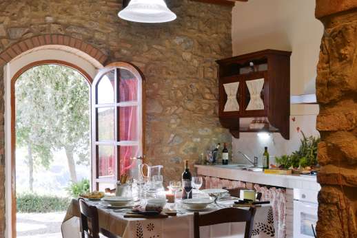 Montaspro - Kitchen and dining area.