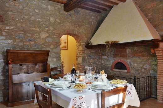 Montaspro - An open fireplace that can be used as a wood oven.