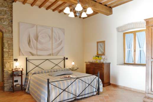 Montaspro - One of the two spacious double bedrooms, each with en suite bathroom.