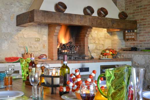 Podere Casalfava - Summer kitchen with seating area and open fire