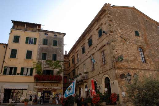 Podere Casalfava - The town of Sarteano near the villa