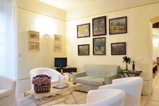 Podere Castelluccio - A smaller sitting room.