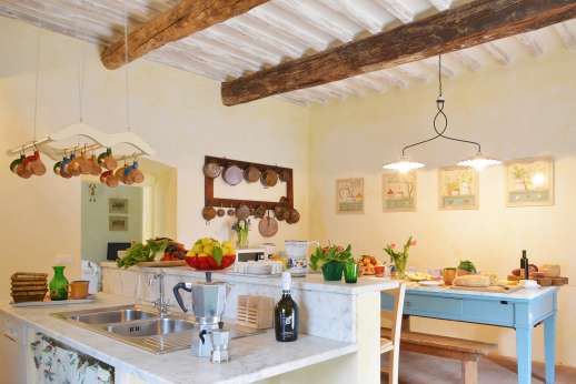 Podere Castelluccio - Kitchen also has a breakfast table.
