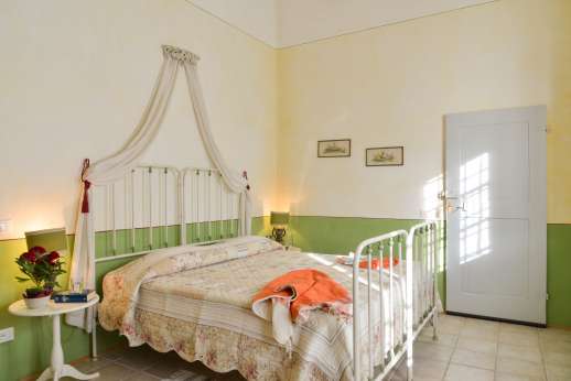 Podere Castelluccio - The ground floor twin bedroom also convertible to a double.
