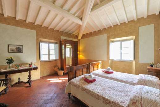 Podere Castelluccio - First floor, air-conditioned twin bedroom.