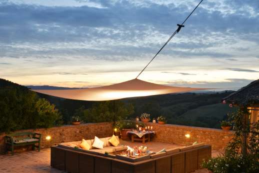 Podere Celli - A beautiful sunset over the Tuscan hills