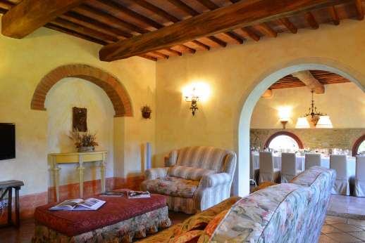 Podere Celli - Very large air conditioned open plan sitting room and dining area defined by archways and two fireplaces.
