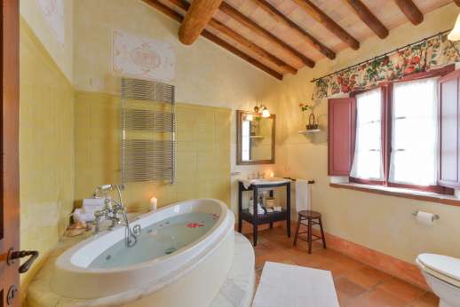 Podere Celli - The en suite bathroom.