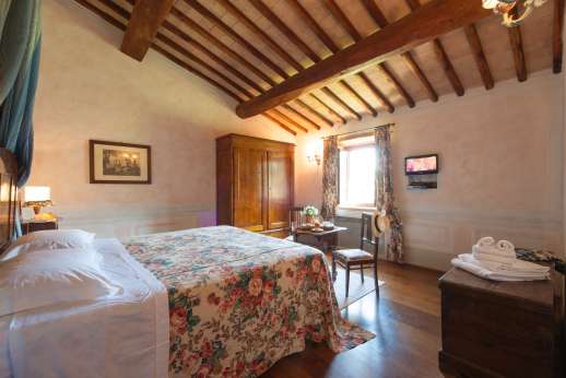 Podere Celli - Another of the air conditioned double bedrooms, main house.