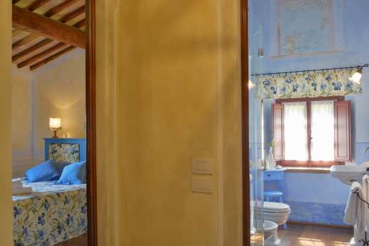 Podere Celli - The double bedroom and bathroom
