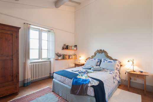 Poggio Alto - Spacious double bedroom. The bedrooms on the first floor of the main house are air conditioned.
