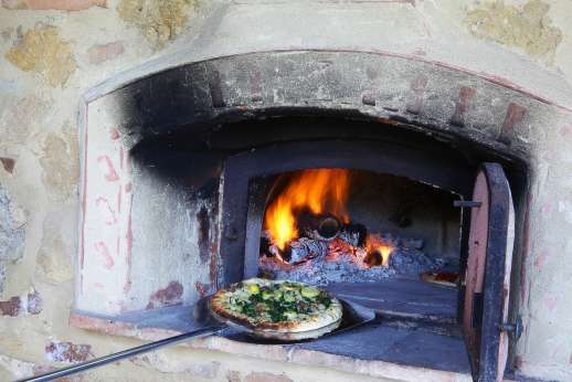 San Leolino - Pizza cooking lesson also available at the villa