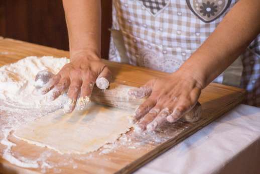San Leolino (x 10 people) with Staff and Cook -Evening meals prepared by a local cook