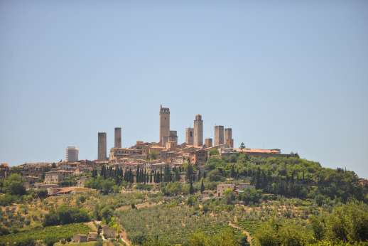 San Leolino (x 10 people) with Staff and Cook - San Leolino is a very comfortable restored farmhouse set on a hilltop enjoying stunning views of San Gimignano in the heart of Tuscany.
